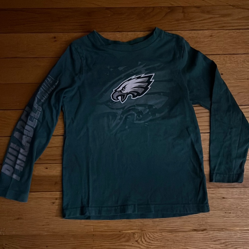 NFL boys Long sleeve eagles tee. Size 5/6